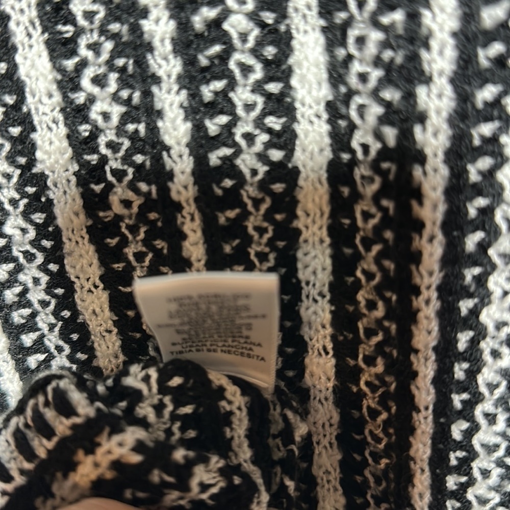 Allison brittney sweater size Medium - Picture 8 of 8